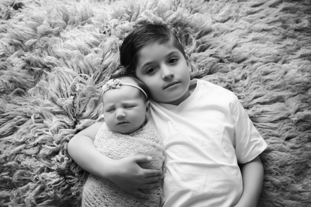 Sibling newborn photo ideas